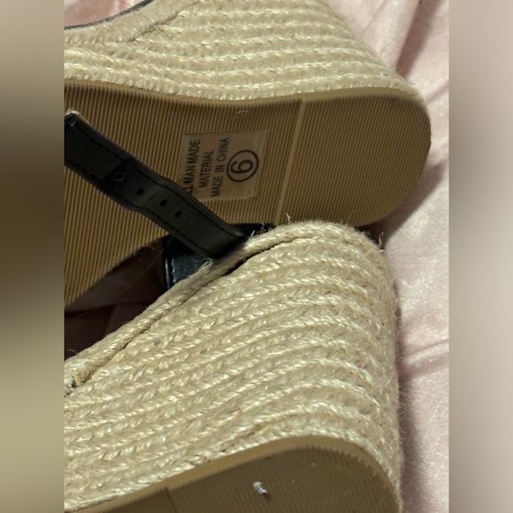 Sz 6 Delicious Strap Braid Wedges new never used - Picture 4 of 5